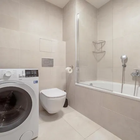 Chic Living At Vista Serenity With Balcony Prága