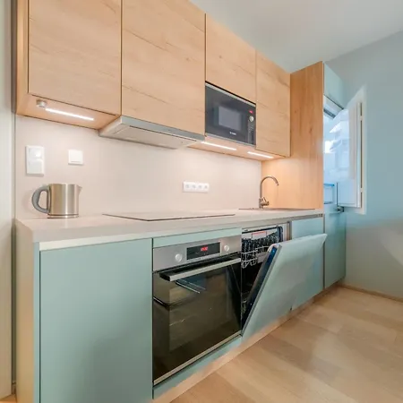 Chic Living At Vista Serenity With Balcony Prága