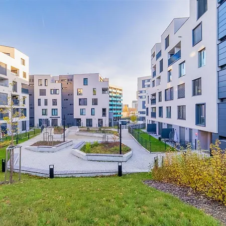 Chic Living At Vista Serenity With Balcony * Πράγα