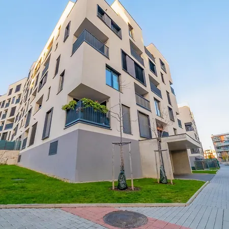 Chic Living At Vista Serenity With Balcony * Prága