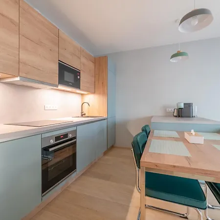 Chic Living At Vista Serenity With Balcony Apartman *