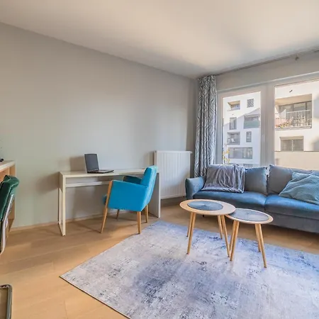 Chic Living At Vista Serenity With Balcony Πράγα