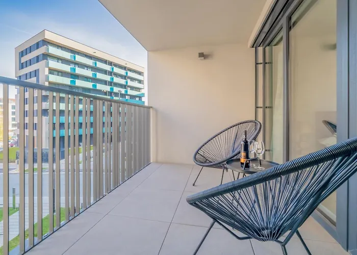 Chic Living At Vista Serenity With Balcony *