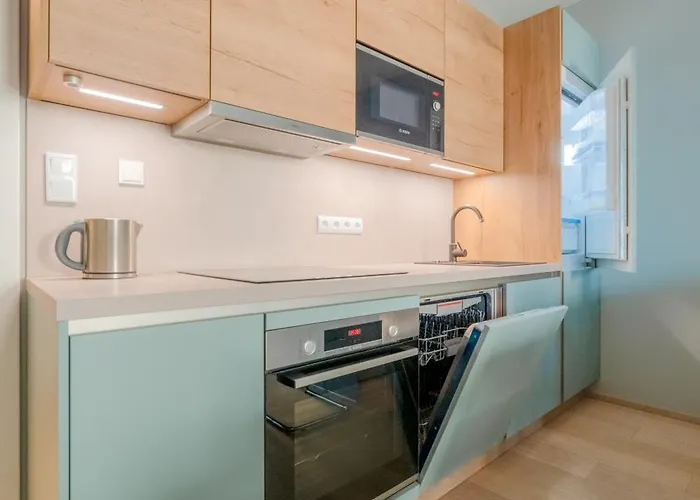 Chic Living At Vista Serenity With Balcony Πράγα