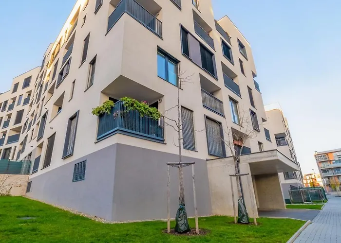 Chic Living At Vista Serenity With Balcony * Πράγα