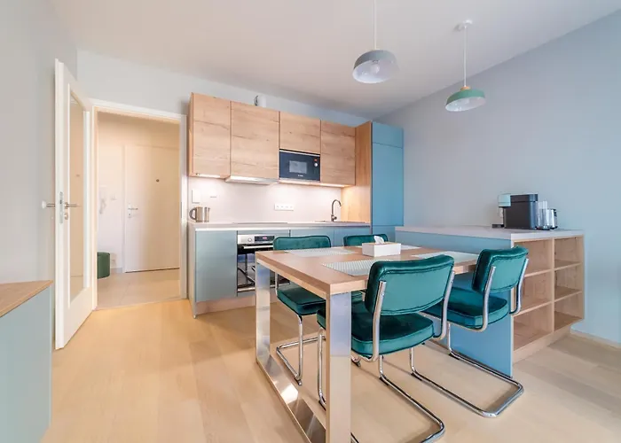 Chic Living At Vista Serenity With Balcony Διαμέρισμα Πράγα